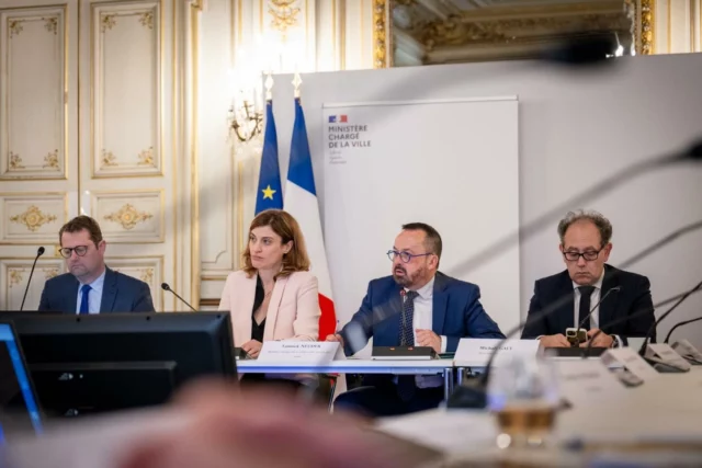 Aux côtés de Juliette Meadel pour une réunion autour de la prévention en santé pour les enfants et les adolescents des quartiers prioritaires de la politique de la ville.

Les inégalités de santé naissent dès les premières années, et s’aggravent quand précarité, isolement et violences s’additionnent. Dans ces quartiers, les besoins sont immenses, les réponses souvent insuffisantes.

Nous avons une responsabilité collective : prévenir plus tôt, plus près du terrain. Cela signifie repérer les souffrances psychiques, soutenir les familles, développer des dispositifs de santé mentale de proximité, et agir avec les habitants et les professionnels.

Un premier temps d’échange précieux pour faire émerger des propositions ambitieuses, ancrées dans la réalité du terrain.